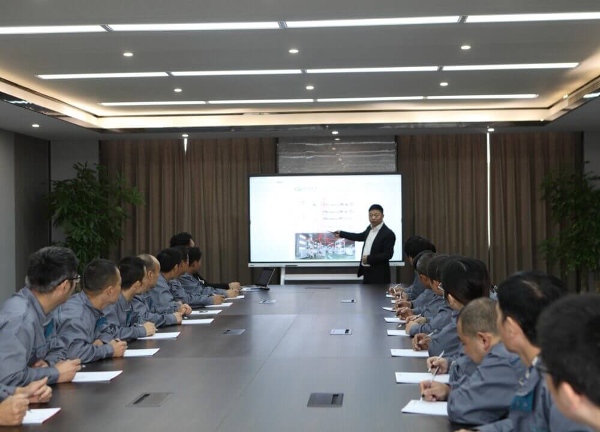 doi-ngu-co-khi-nhua-lien-thuan